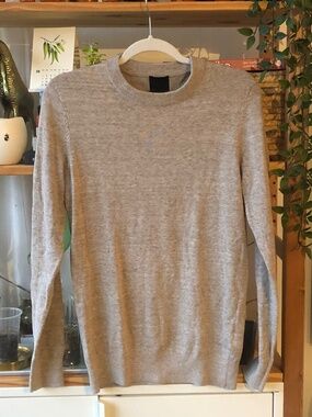 NWT H & M SLIM FIT FINE-KNIT COTTON SWEATER. NEW.